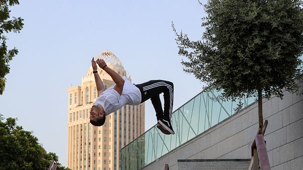 أحد ممارسي الباركور في الدوحة أحد ممارسي الباركور في الدوحة