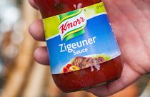 Alman hazır gıda üreticisi Knorr, çingene sosu anlamına gelen Zigeuner ürününün ismini ırkçılık tepkileri üzerine değiştirdi.