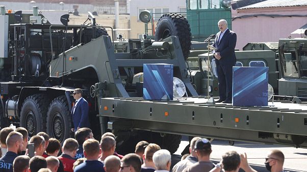 Bélarus : face-à-face tendu entre Loukachenko et les ouvriers d'une importante usine de Minsk Bélarus : face-à-face tendu entre Loukachenko et les ouvriers d'une importante usine de Minsk