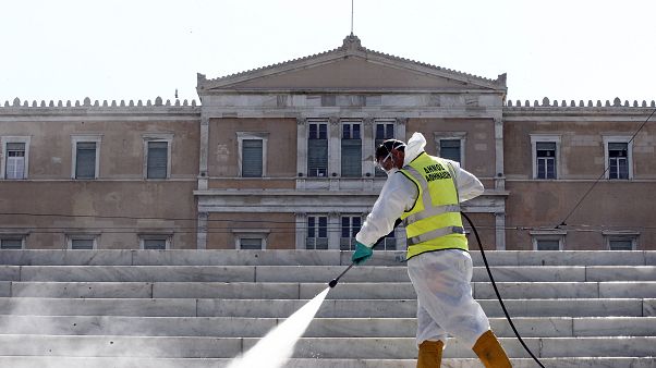 Απολύμανση στην Πλατεία Συντάγματος Απολύμανση στην Πλατεία Συντάγματος