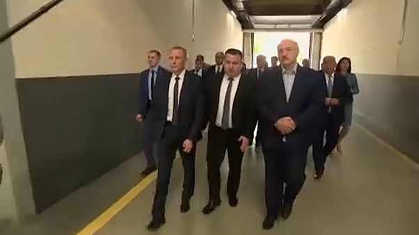 Lukashenko promete novas eleições Lukashenko promete novas eleições