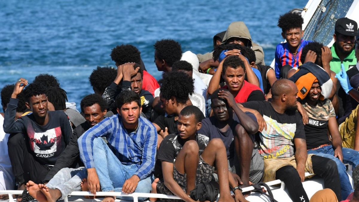 Geflüchtete aus Tunesien und Libyen auf Lampedusa