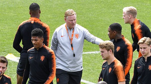 Netherlands coach Ronald Koeman talks to Netherlands' Steven Bergwijn during a training session at their training ground in Braga, Portugal. Netherlands coach Ronald Koeman talks to Netherlands' Steven Bergwijn during a training session at their training ground in Braga, Portugal.