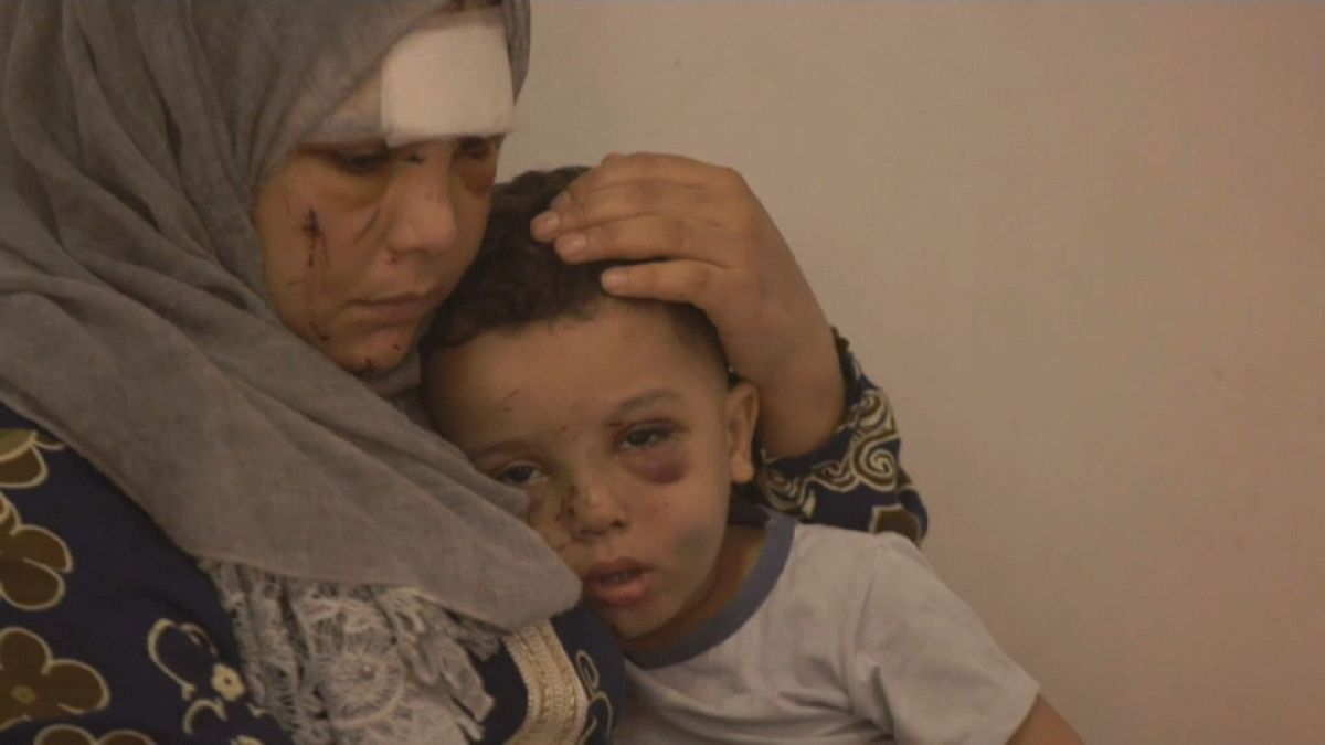 Aisha con su hijo tras la explosión