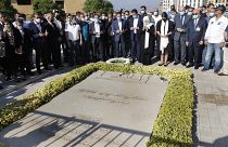 Sister visits grave of Rafik Hariri