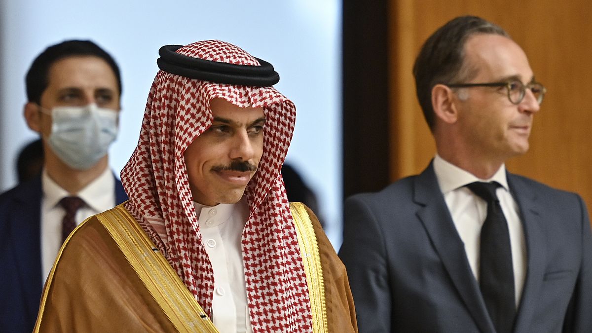وزير الخارجية السعودي إلى جانب نظيره الألماني