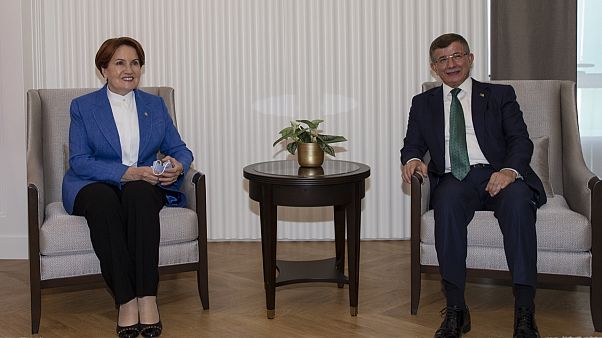 İYİ Parti Genel Başkanı Meral Akşener, Gelecek Partisi Genel Başkanı Ahmet Davutoğlu'nu ziyaret etti İYİ Parti Genel Başkanı Meral Akşener, Gelecek Partisi Genel Başkanı Ahmet Davutoğlu'nu ziyaret etti
