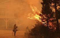 Des milliers de personnes fuient les incendies en Californie