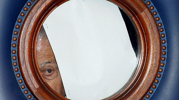Charles Pasqua, volt francia belügyminiszter korrupciós perének ítélethirdetését várja Charles Pasqua, volt francia belügyminiszter korrupciós perének ítélethirdetését várja