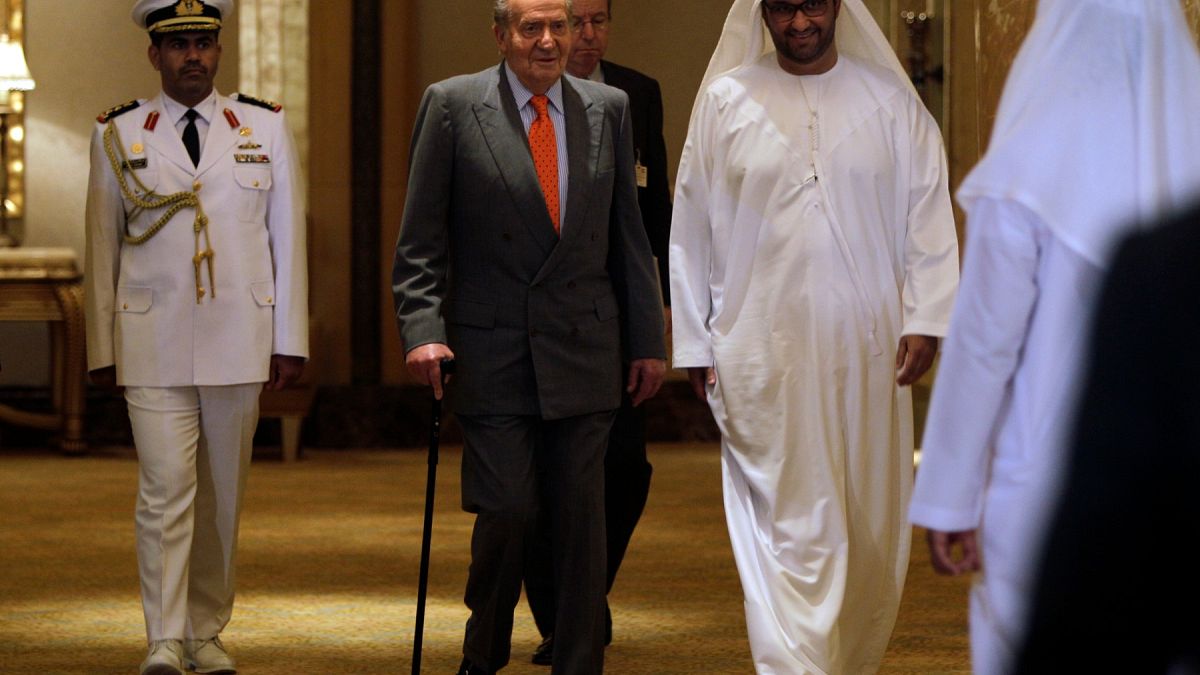 Re Juan Carlos con il sultano Ahmed al Jaber, ministro di Stato degli Emirati Arabi Uniti, nell'aprile 2014  