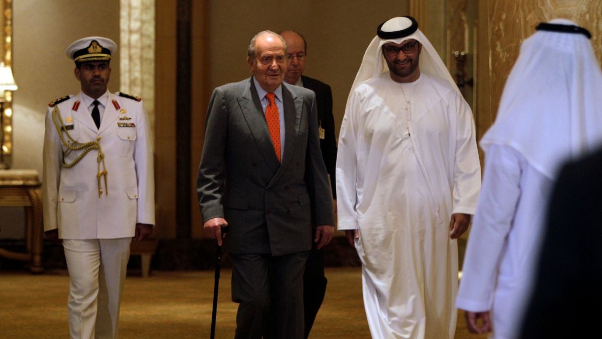 El rey Juan Carlos  con el Sultán Ahmed al Jaber, ministro de Estado de los Emiratos Árabes Unidos en abril de 2014.