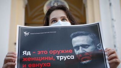 A tomszki hotelben ásványvizes palackkal mérgezhették meg Alekszej Navalnijt