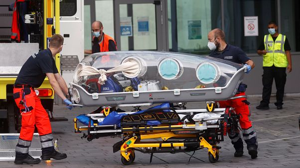Rus muhalif lider tedavi için Rusya'dan Berlin'e getirildi Rus muhalif lider tedavi için Rusya'dan Berlin'e getirildi