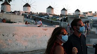 Υποχρεωτική η χρήση μάσκας σε Μύκονο και Χαλκιδική έως τις 31 Αυγούστου