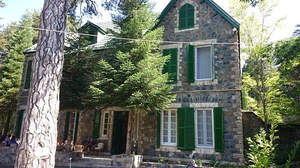 Η ΘΕΡΙΝΗ ΠΡΟΕΔΡΙΚΗ ΚΑΤΟΙΚΙΑ ΣΤΟ ΤΡΟΟΔΟΣ Η ΘΕΡΙΝΗ ΠΡΟΕΔΡΙΚΗ ΚΑΤΟΙΚΙΑ ΣΤΟ ΤΡΟΟΔΟΣ