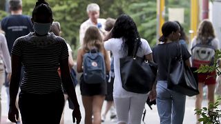 Almanya'nın başkenti Berlin'de, yaz tatili sonrası okula giden öğrenciler