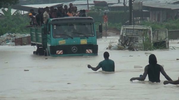 Hochwasser lässt Menschen in Kamerun verzweifeln Hochwasser lässt Menschen in Kamerun verzweifeln