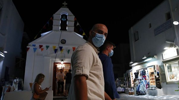 A mykonoszi Matogiannia járókelői. A mykonoszi Matogiannia járókelői.