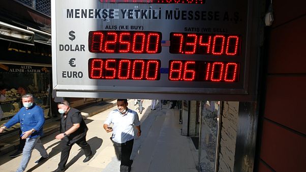 Doğal gaz açıklaması sonrası dolar düşerken euro yükseldi Doğal gaz açıklaması sonrası dolar düşerken euro yükseldi
