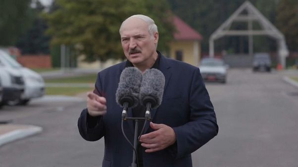 Беларусь: "цепь покаяния" от Окрестина до Куропат Беларусь: "цепь покаяния" от Окрестина до Куропат