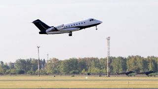 El avión que traslada a Navalny despega desde el aeropuerto de Omsk rumbo a Berlín