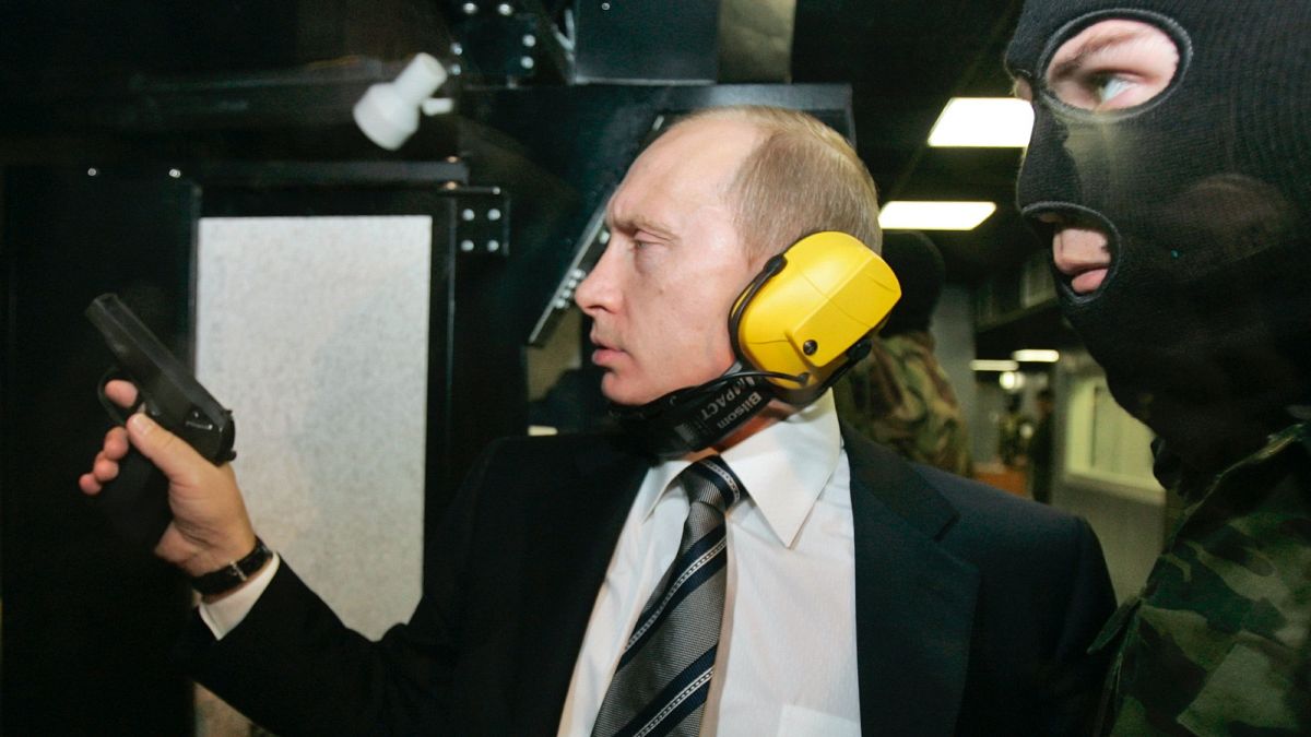 Putyin fegyvert próbál (2006, archív)