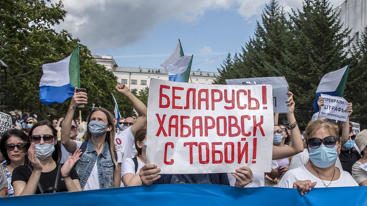 من مظاهرة معارضة في خاباروفسك الروسية تأييداً للمعارضة في بيلاروس 