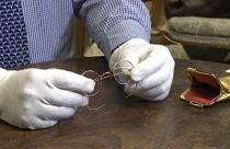 Gli occhiali di Ghandi, un accessorio cult. Battuti all'asta per 290 mila euro