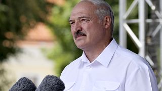 Lukaschenko warnt bei Militär vor Revolution