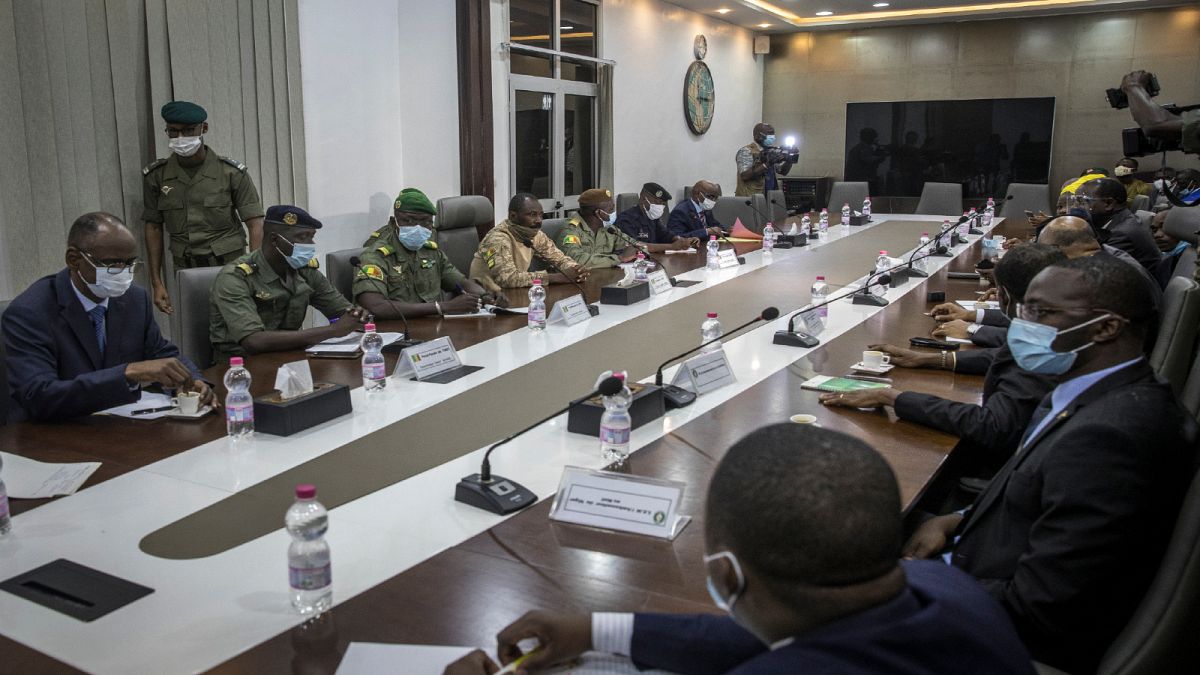 لقاء وفد دول غرب إفريقيا مع قادة الإنقلاب العسكري في مالي