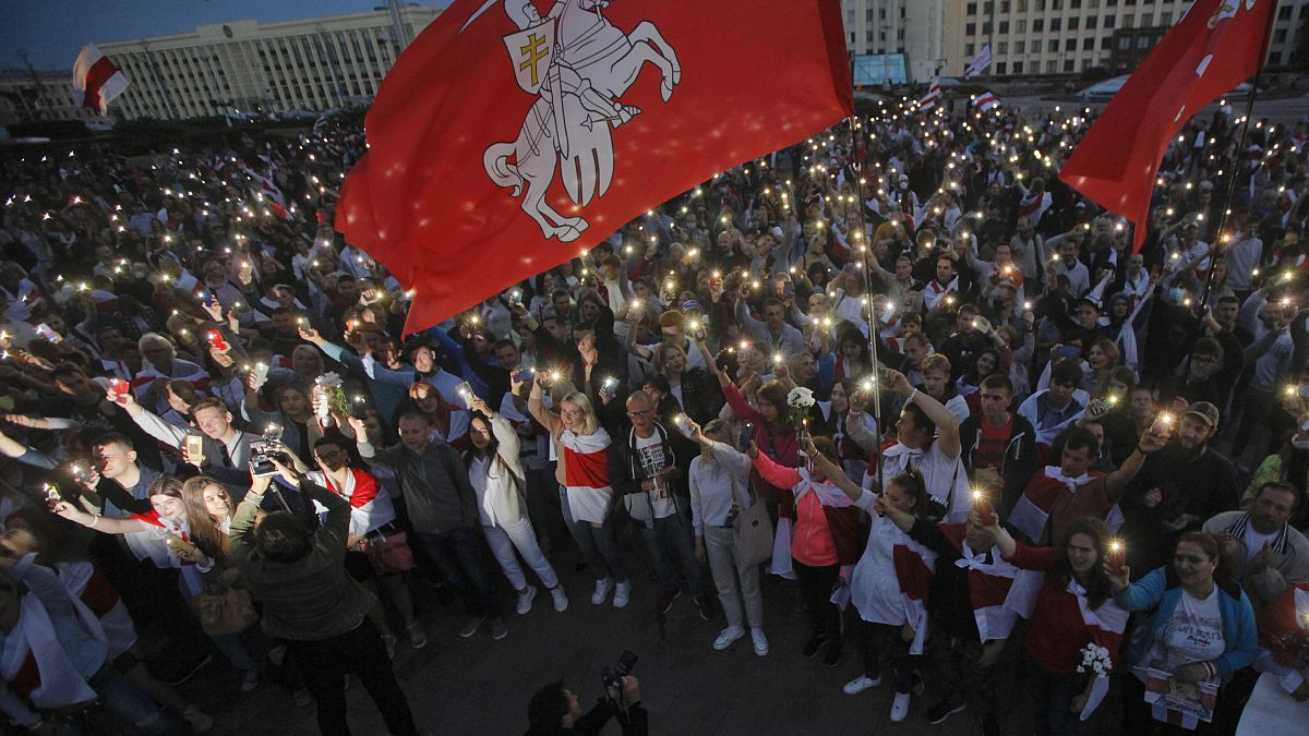 Miles de personas piden la celebración de nuevas elecciones en el corazón de Minsk