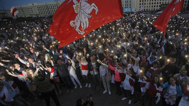 Miles de personas piden la celebración de nuevas elecciones en el corazón de Minsk Miles de personas piden la celebración de nuevas elecciones en el corazón de Minsk
