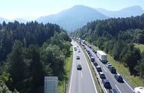 Hatalmas torlódás az osztrák-szlovén határon