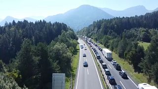 Corona-Kontrollen in Österreich - Stau an slowenischer Grenze