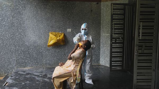 Índia ultrapassa três milhões de casos de Covid-19 Índia ultrapassa três milhões de casos de Covid-19
