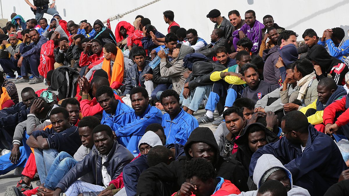 Sicilia ordena la salida de todos los inmigrantes alojados en sus centros de recepción
