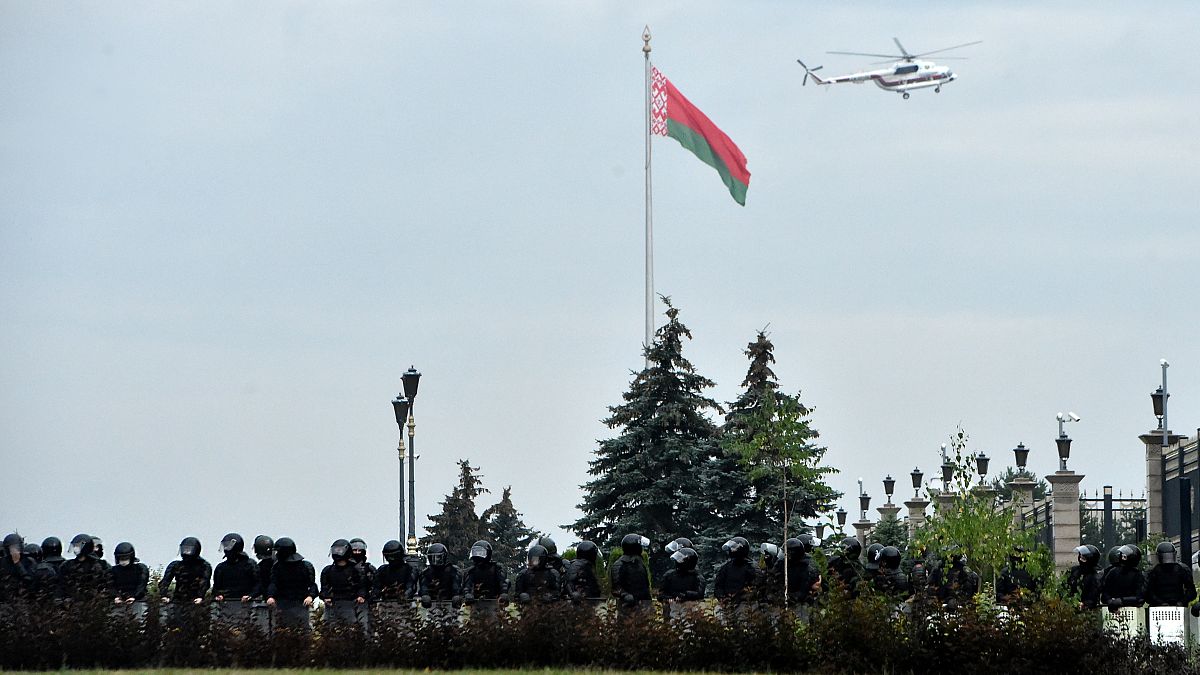 Вертолёт Лукашенко над Дворцом Независимости в Минске 23 августа 2020