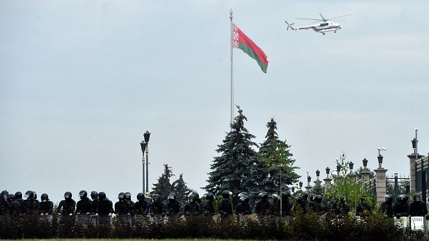 Вертолёт Лукашенко над Дворцом Независимости в Минске 23 августа 2020 Вертолёт Лукашенко над Дворцом Независимости в Минске 23 августа 2020