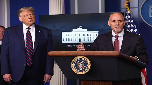 ABD Başkanı Trump ve FDA yetkilisi ABD Başkanı Trump ve FDA yetkilisi