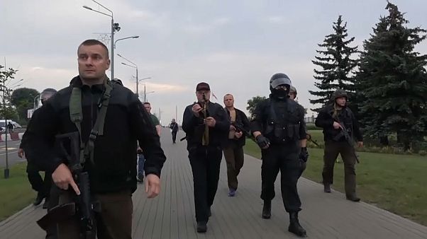 Belarus Cumhurbaşkanı Lukaşenko saldırı silahıyla görüntülendi Belarus Cumhurbaşkanı Lukaşenko saldırı silahıyla görüntülendi