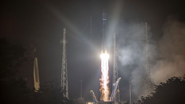Fransız Guyanası'ndan havalanan Rus Soyuz roketi Fransız Guyanası'ndan havalanan Rus Soyuz roketi