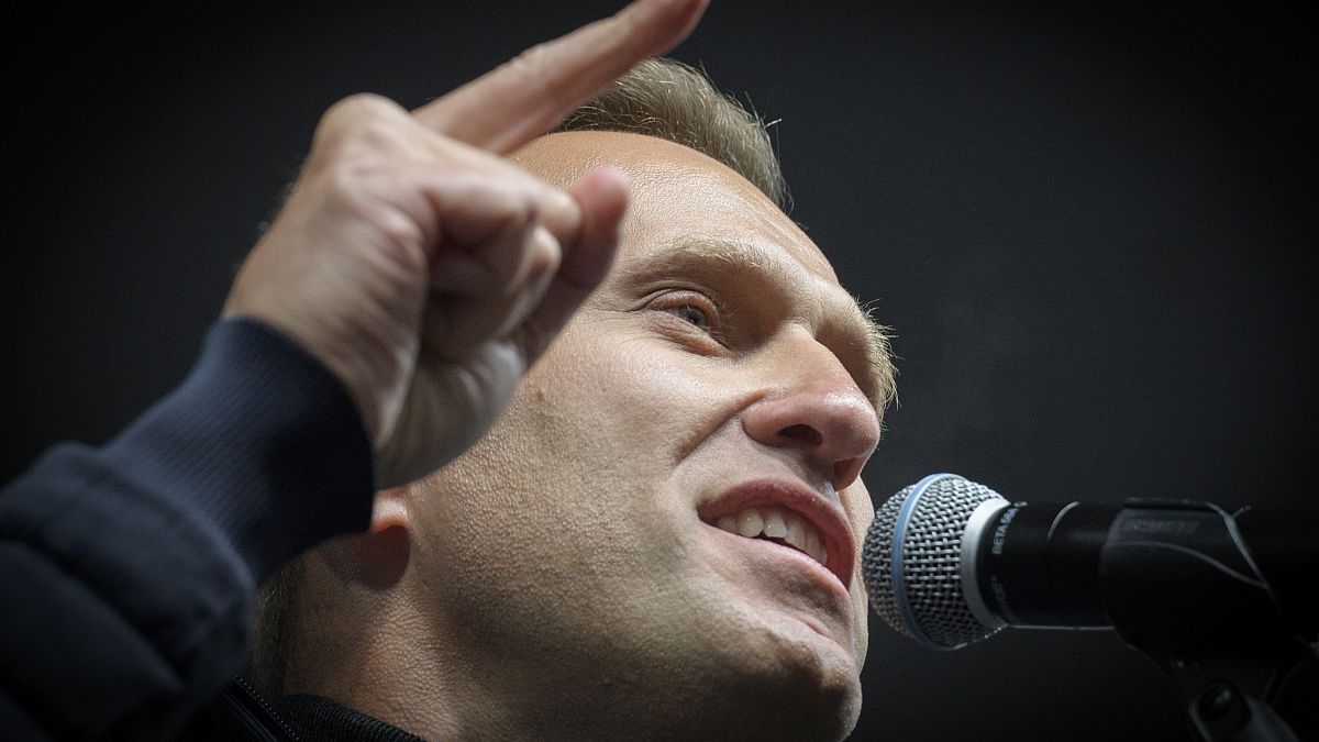 Tedavi için Almanya'ya getirilen Rus muhalif lider Aleksey Navalny