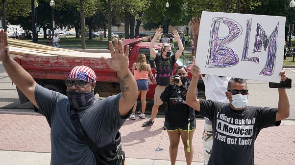 Los disparos de la policía a un hombre negro en Wisconsin reavivan las protestas antirracistas Los disparos de la policía a un hombre negro en Wisconsin reavivan las protestas antirracistas