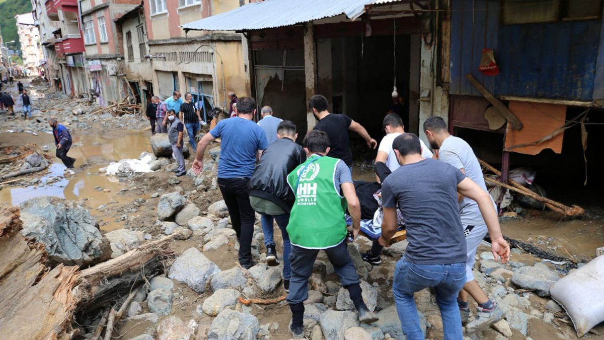 جاری شدن سیل در شمال ترکیه جان ۶ نفر را گرفت