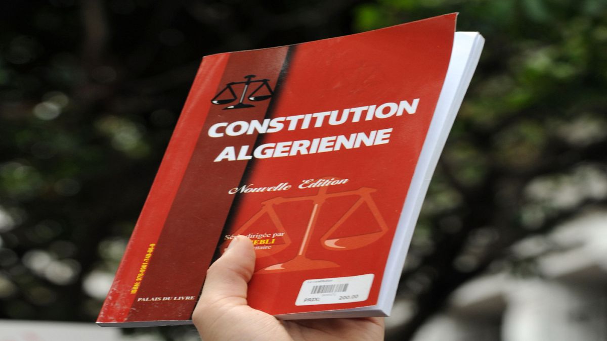 نسخة من الدستور الجزائري- أرشيف