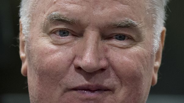 Ratko Mladic au Tribunal pénal international pour l'ex-Yougoslavie à La Haye, le 22 novembre 2017 Ratko Mladic au Tribunal pénal international pour l'ex-Yougoslavie à La Haye, le 22 novembre 2017