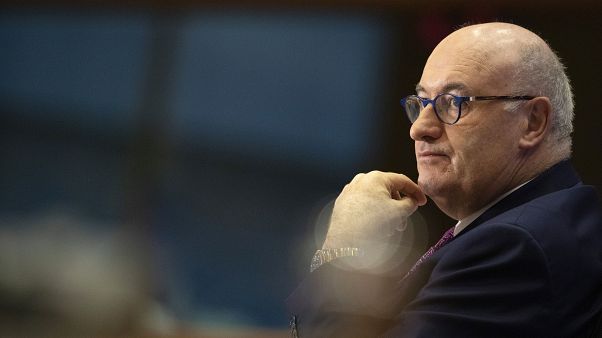 المفوض الأوروبي فيل هوغان المفوض الأوروبي فيل هوغان