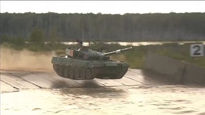 پرش با تانک در نمایشگاه نظامی روسیه