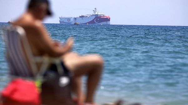 Le navire de recherche turc, Oruc Reis, ancré au large d'Antalya sur la Méditerranée, en Turquie, lundi 27 juillet 2020 Le navire de recherche turc, Oruc Reis, ancré au large d'Antalya sur la Méditerranée, en Turquie, lundi 27 juillet 2020