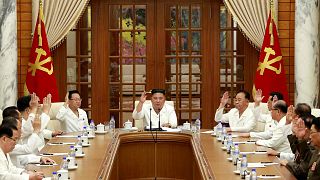 يحضر كيم جونغ أون اجتماعًا للمكتب السياسي ومجلس السياسات التنفيذية لجمهورية كوريا الشمالية، الصورة تم التقاطها في 25 أغسطس 2020